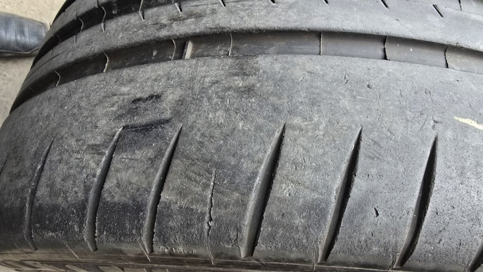 Letní pneu 245/35/20 Michelin - 4