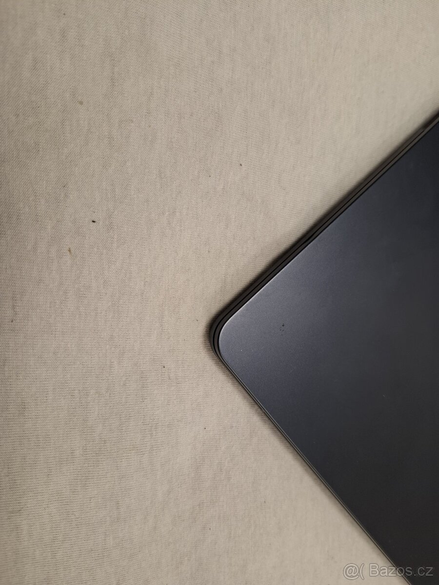 Macbook Air 13 palců M2 chip 8 GB RAM 256 SSD - 4