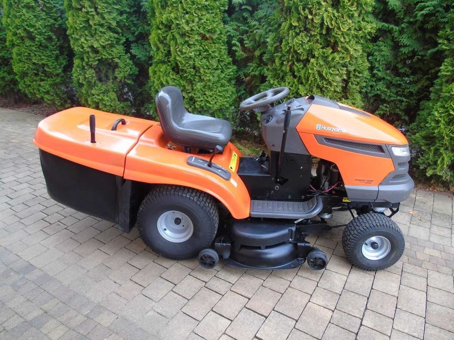 Zahradni traktor Husgvarna cth220 - 4