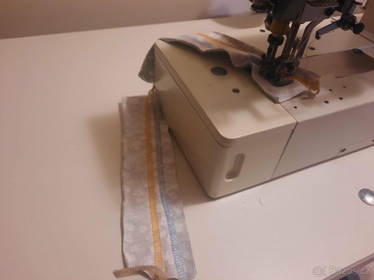 Průmyslový coverlock Siruba F007e - 4