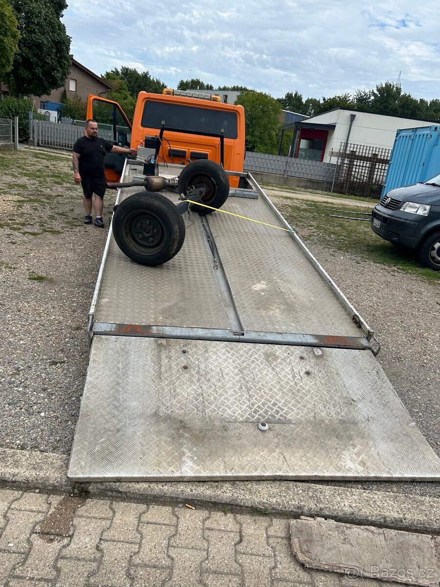 Ford Transit 2,2 TDCI profi odtahovka rok 2012