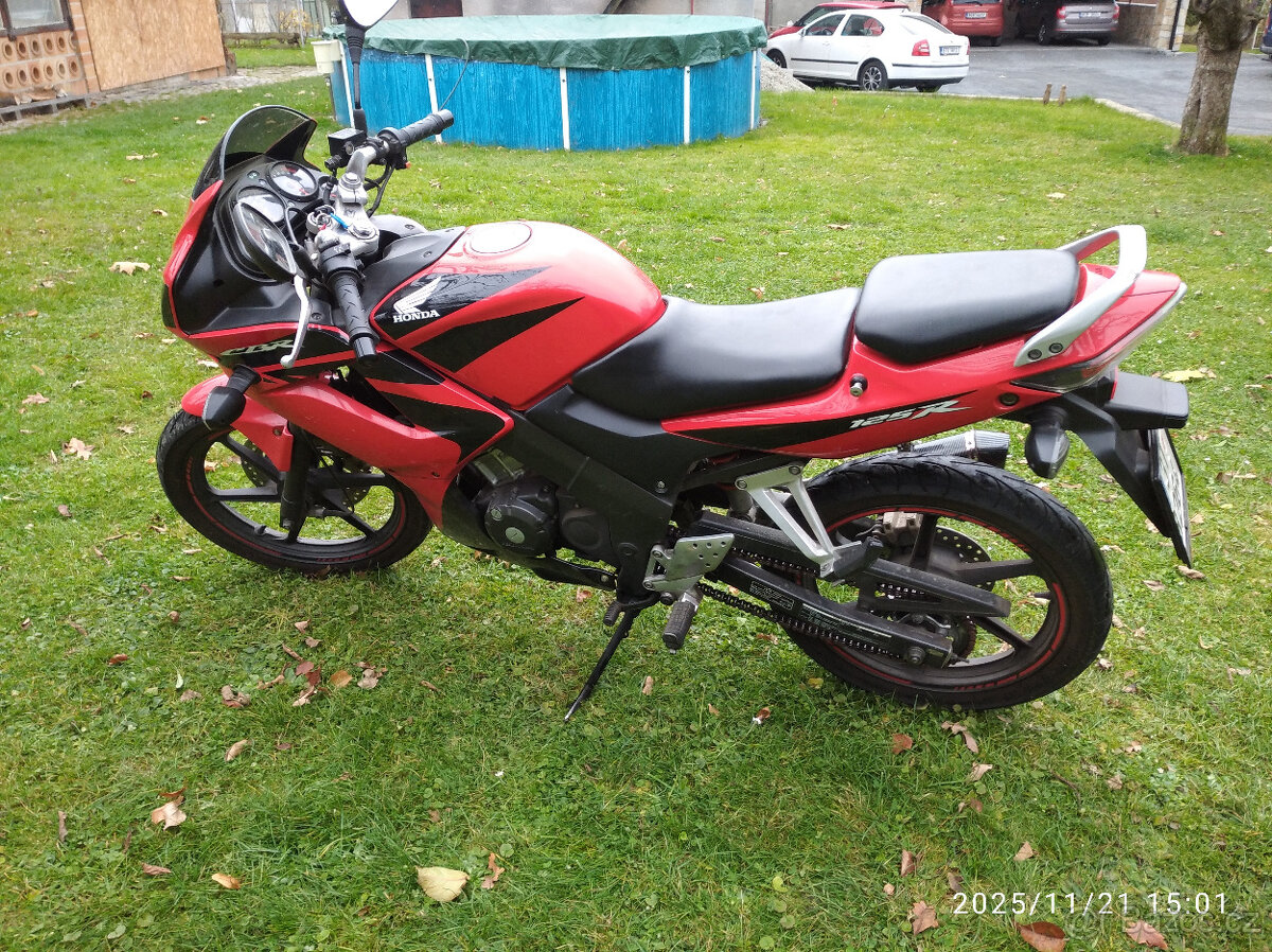 Honda CBR 125R rok 2009 -11kW - 46329 km- řidičák A1 - 4