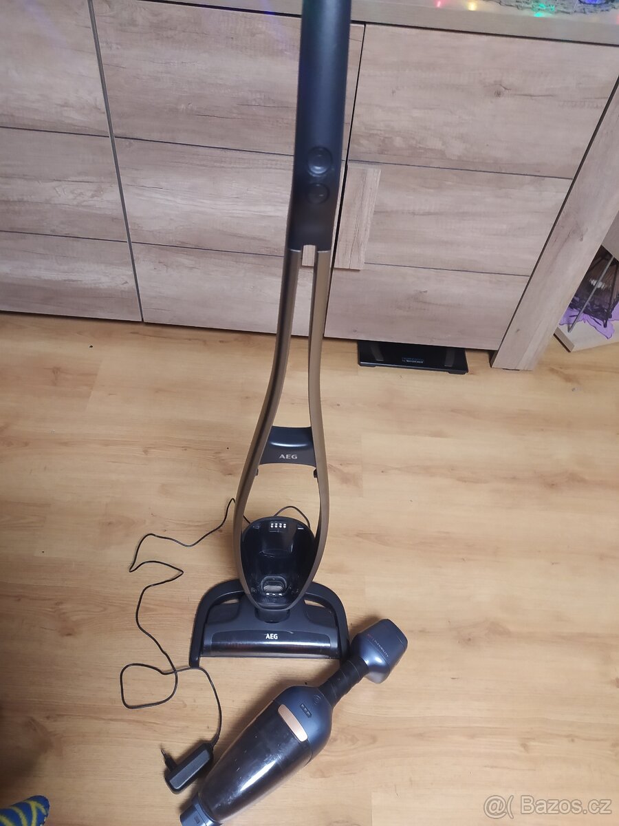 VYSAVAČ AEG 2v1 - 4