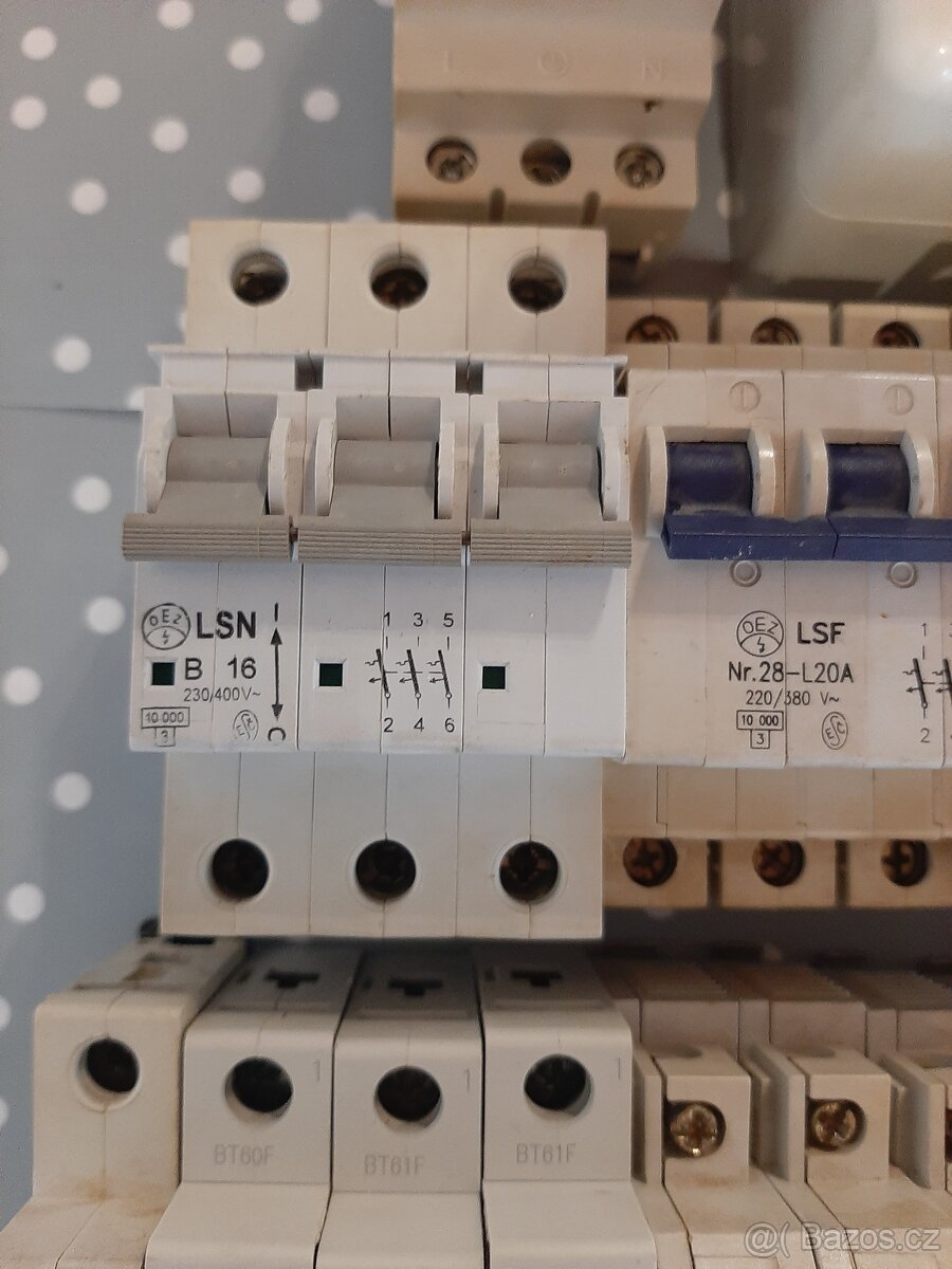 Jističe, prodouvé chrániče a zásuvky - 4