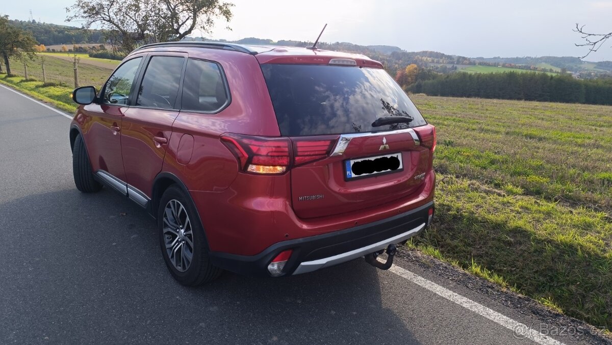 Mitsubishi Outlander 2.4 + LPG • 4x4 • 7 míst • Automat - 4