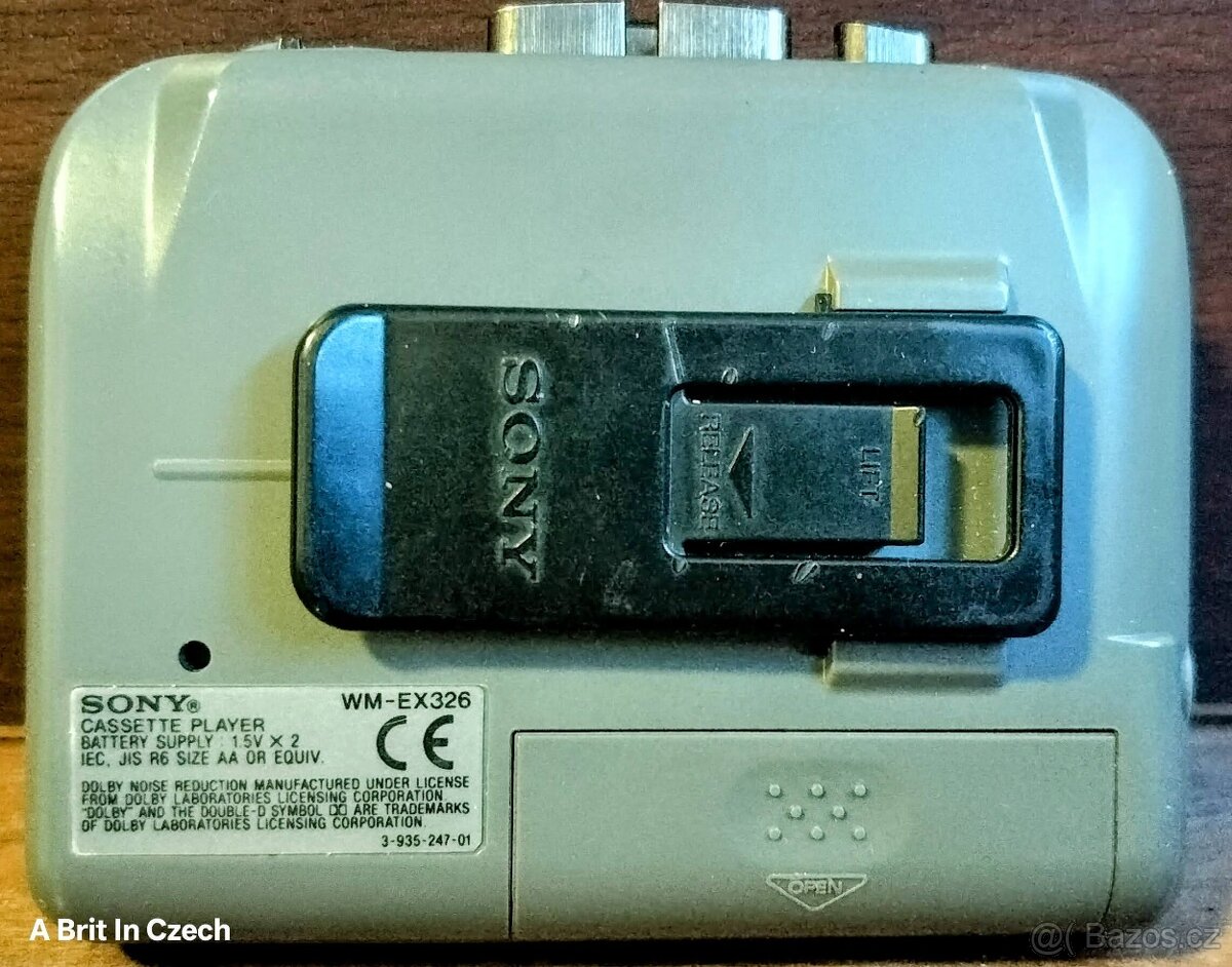 Sony Walkman WM-EX326 & Tape - 4