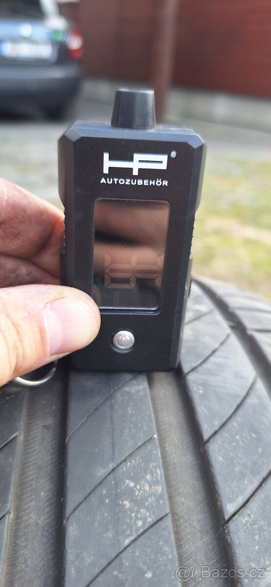 Prodam pneu Michelin - 4