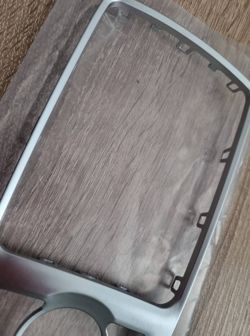 RAMIK NA STREDOVY PANEL AUDI Q7 A6 C6 - 4