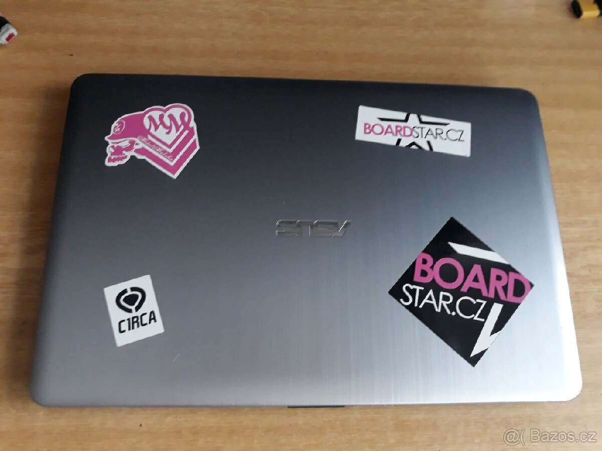 Hezký, 4.jádro, W 10, RAM 4GB, Asus sonicmaster, - 4