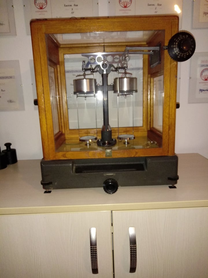 Staré laboratorní váhy Meopta vč. lampy - 4