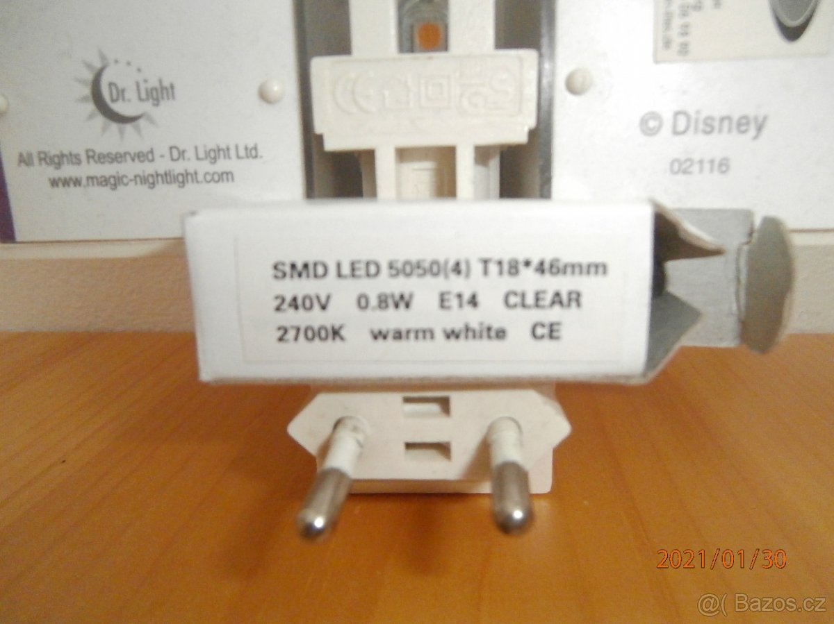 Nástěnná lampička do zásuvky - 4