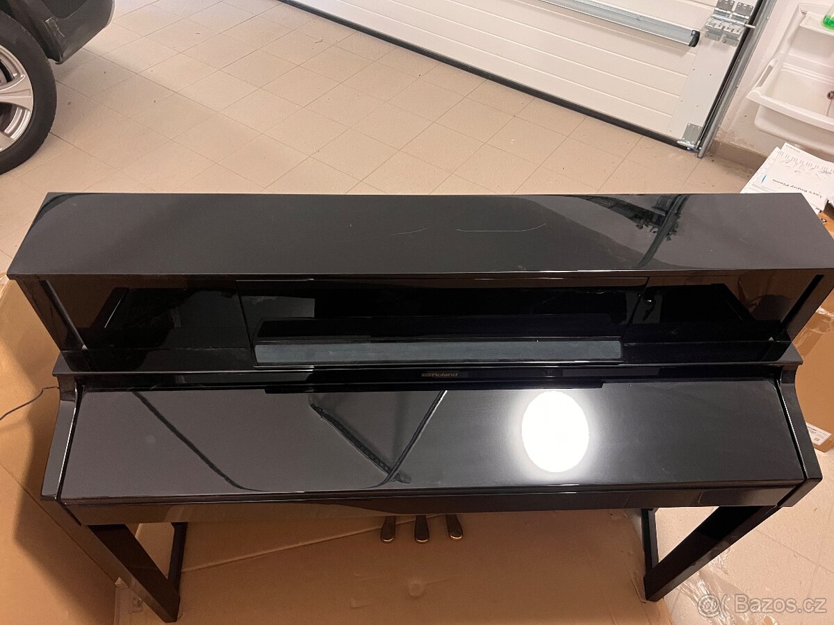 Digitální piano Roland LX7 s židlí a sluchátky - 4