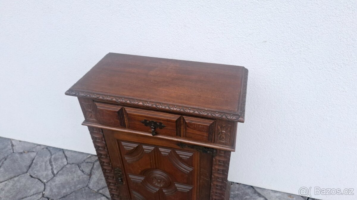 Masivní starožitná řezbovaná komoda - 4