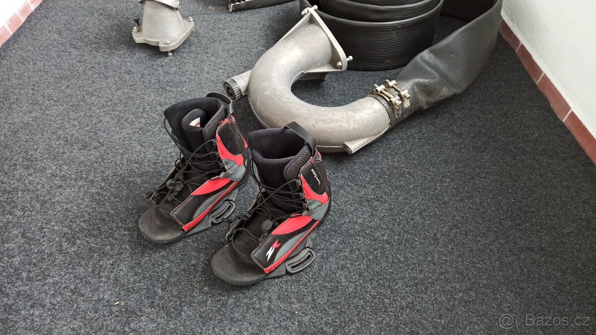 Flyboard + 2x hadice + redukce Sea Doo + Quick Nozzle + boty - 4