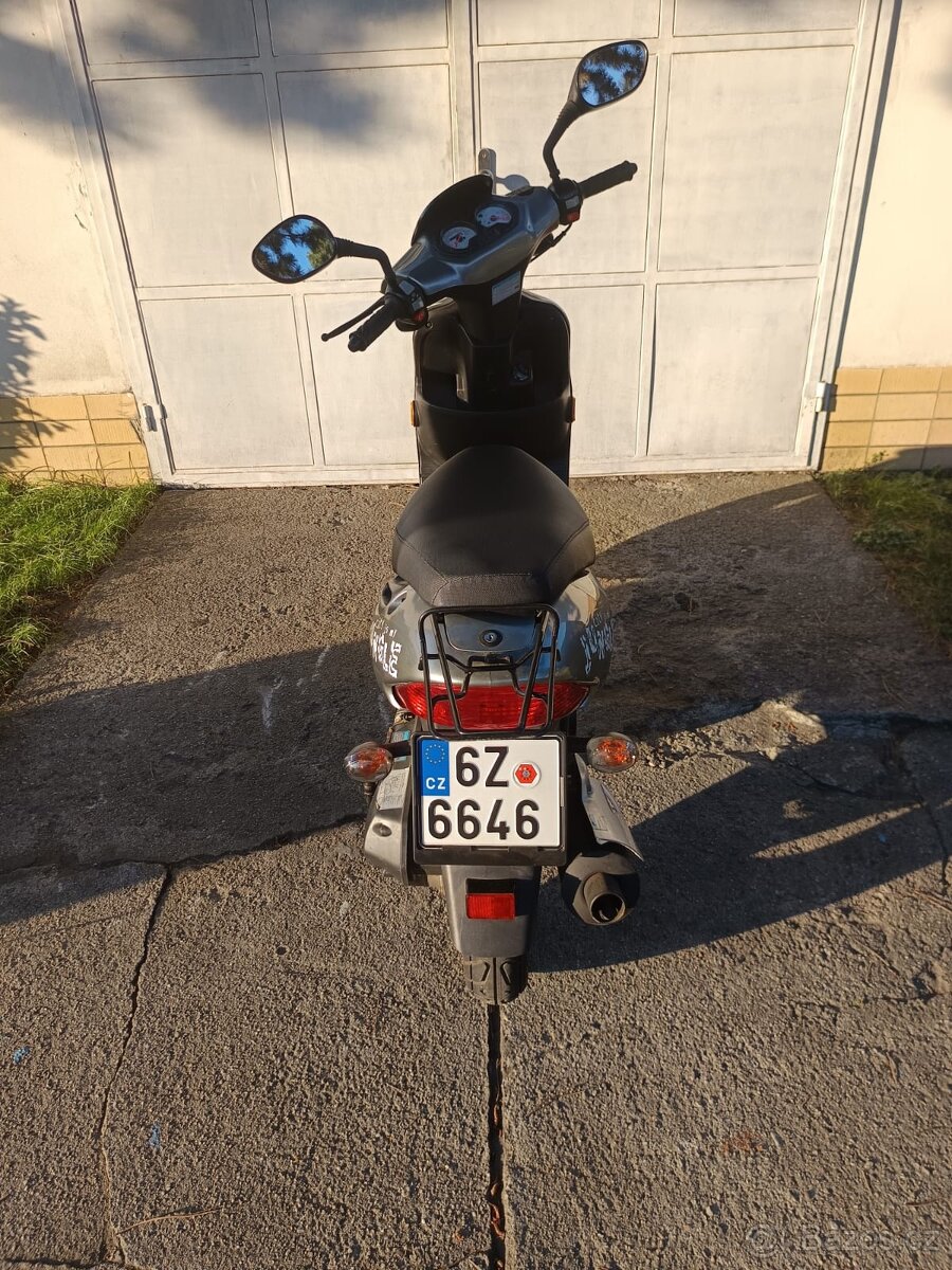Skútr 50ccm 4t - 4