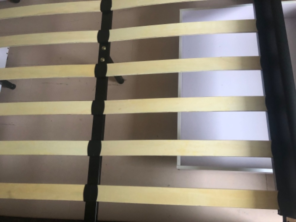 Čalouněná postel 180 x 200 cm - 4