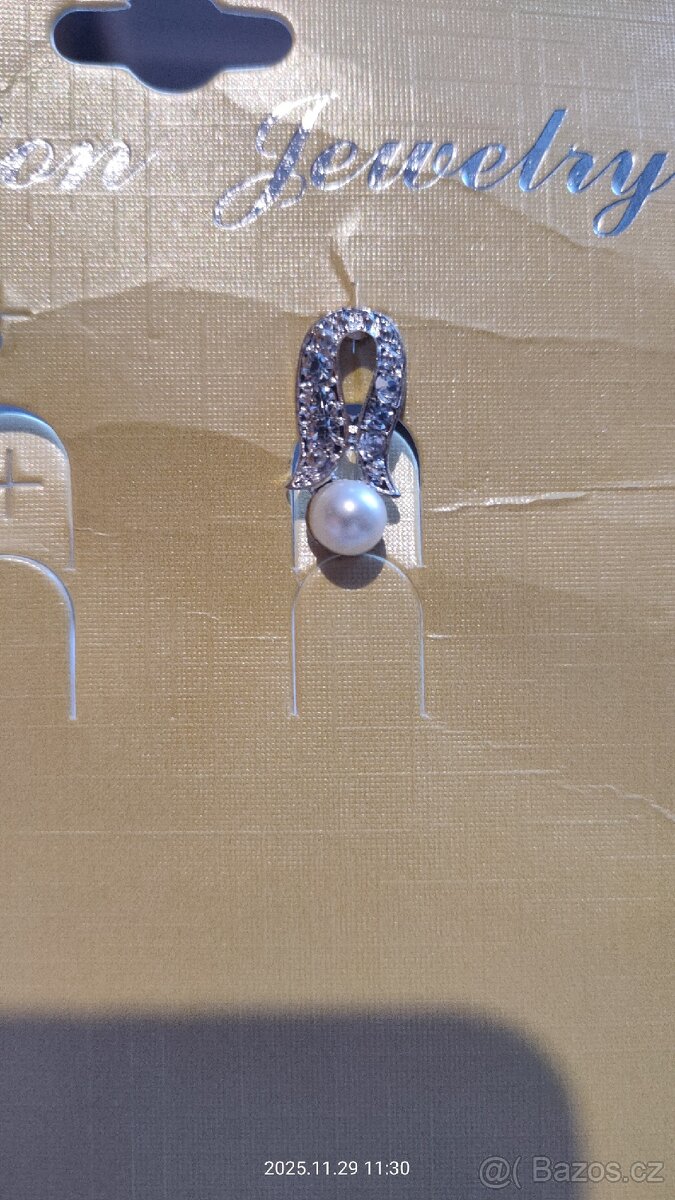 Perlový náhrdelník s náušnicemi. - 4