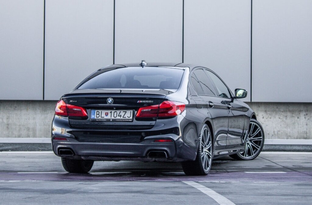 BMW Rad 5-M550i xDrive AT/8 - 4