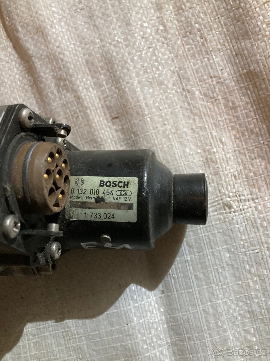 Škrtící klapka - BMW e31 850i - 4