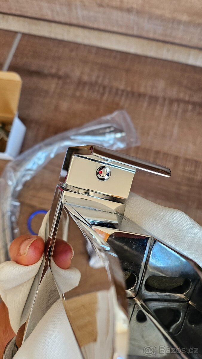 Umyvadlová baterie LED - 4