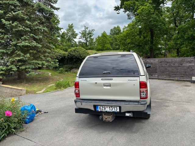 Toyota Hilux 3.0 4x4 manuál