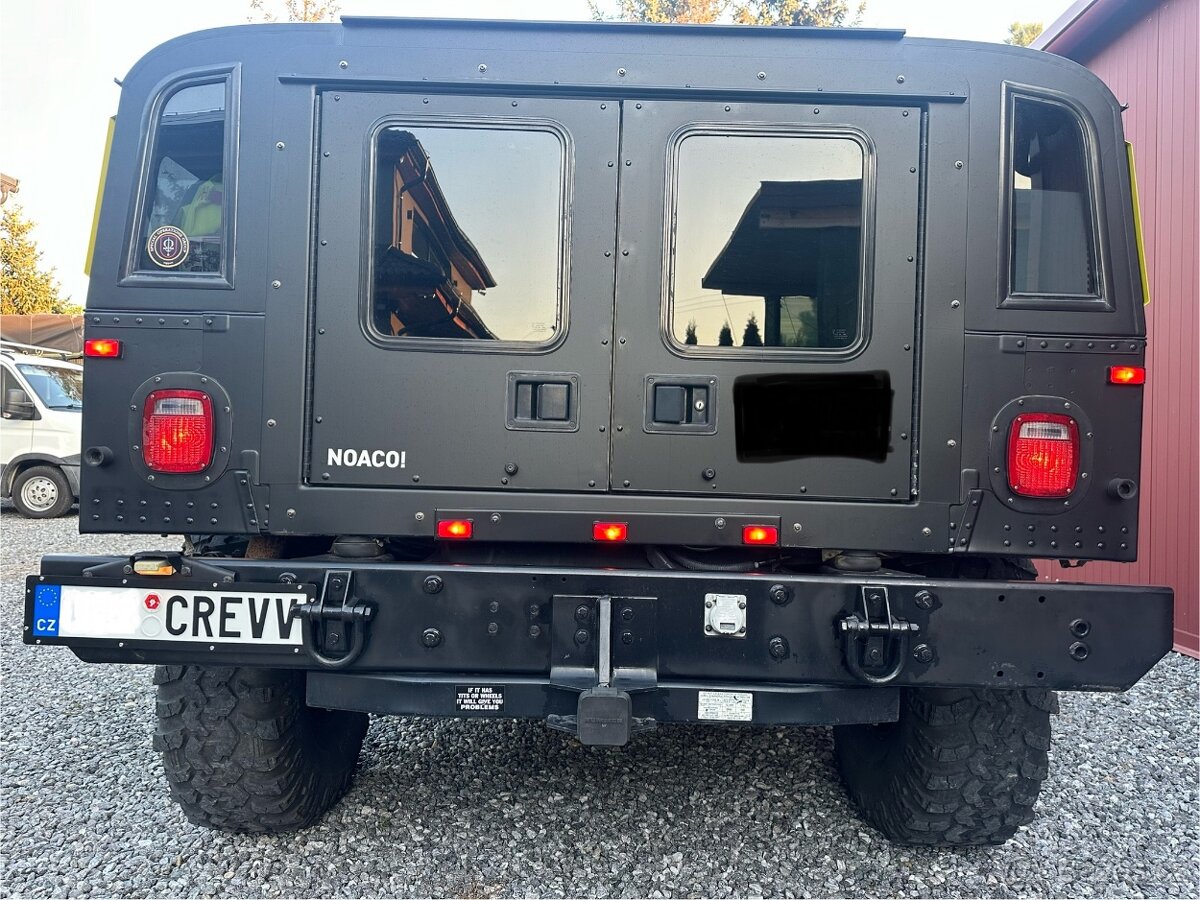 HUMMER H1