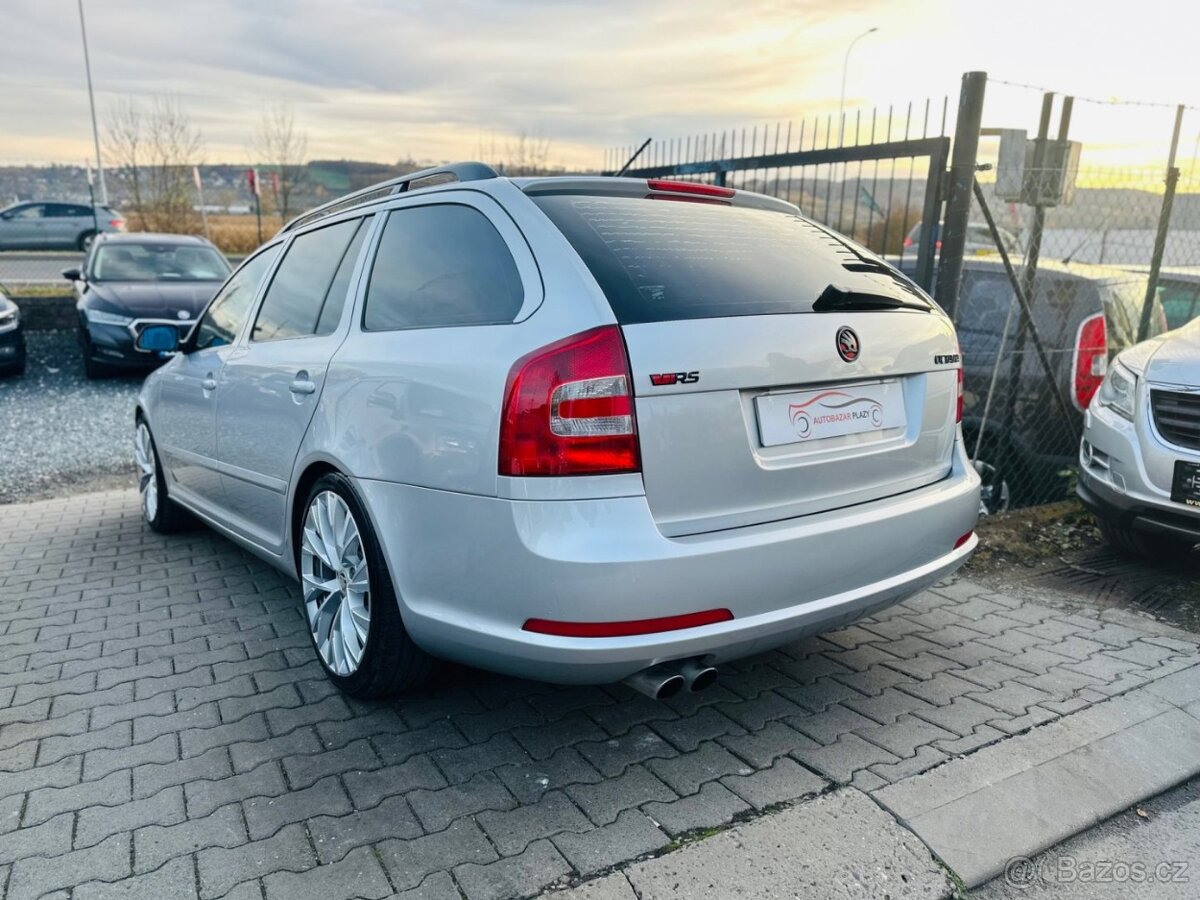 Škoda Octavia 2.0TFSi RS, MOC PĚKNÝ STAV - 4