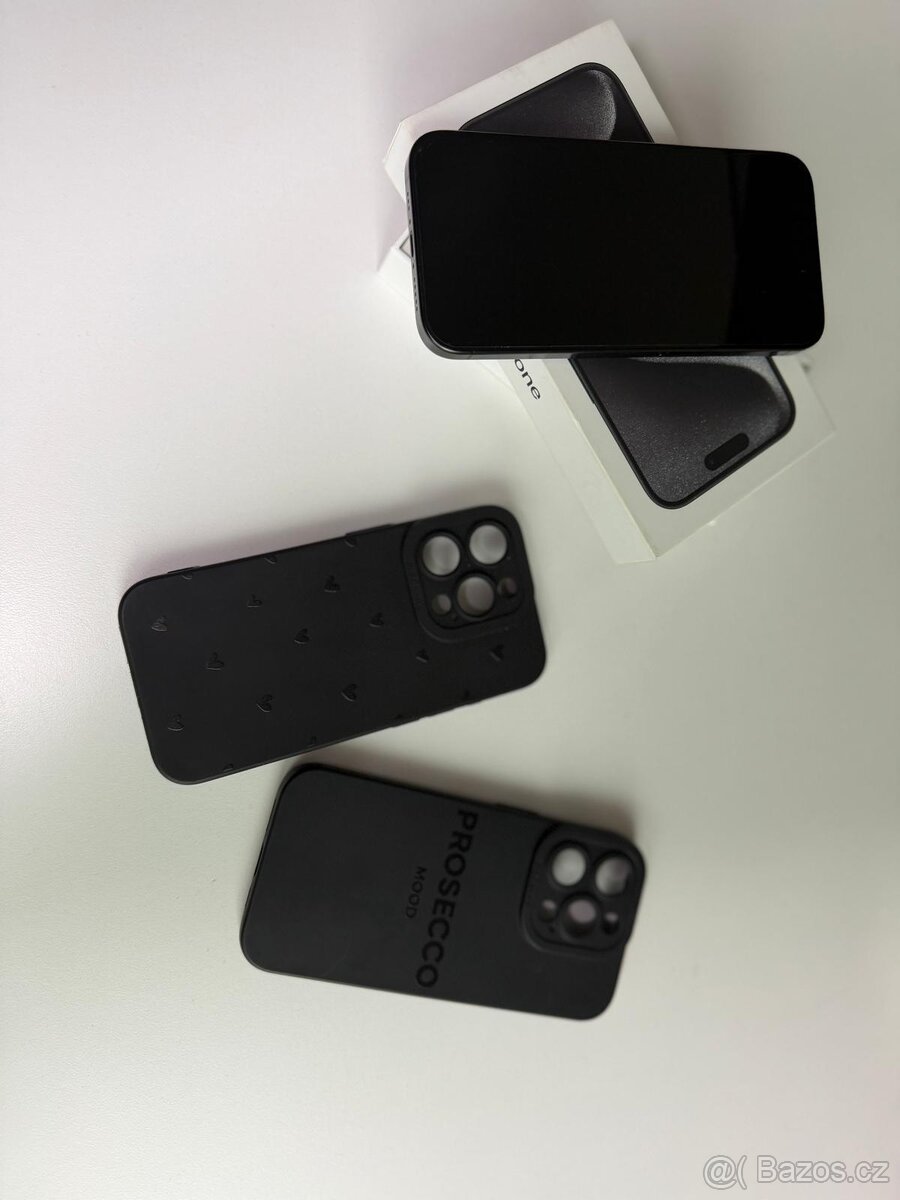 iPhone 15 Pro 256 Gb v barvě černý titan - 4