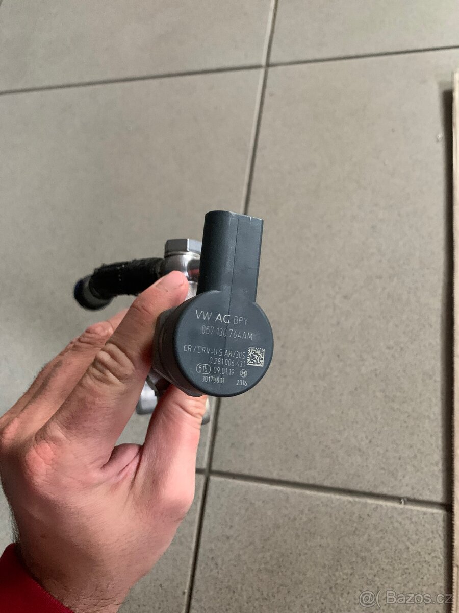 Nová vstřikovací lišta 059130089CS a palivový regulátor - 4