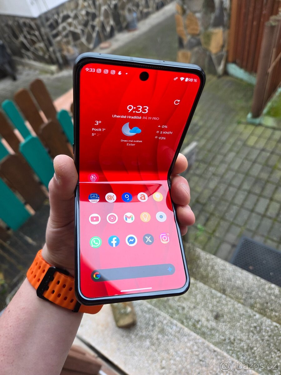 Motorola RAZR 60 Ultra 16GB RAM 512GB - 4