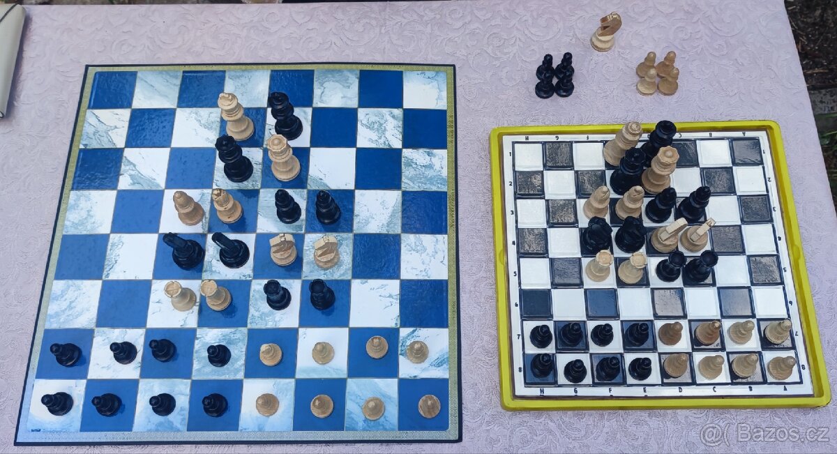 Dřevěné šachy + šachovnice + šachový stolek - 4
