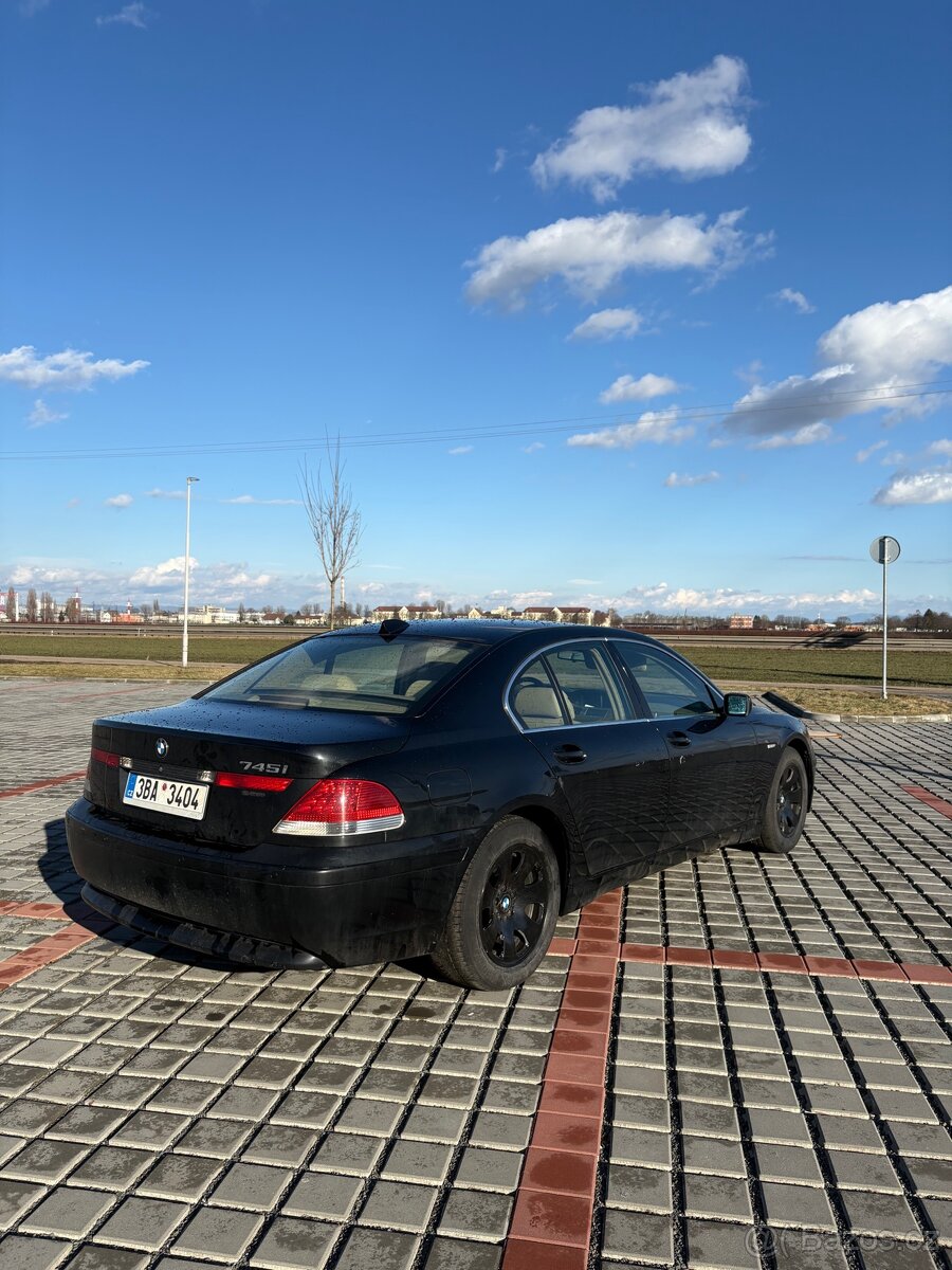 BMW 745i - 4