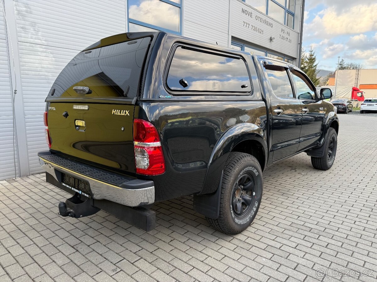 Toyota HILUX 3.0 4x4 MANUÁL UZÁVĚRKA NAVIJÁK