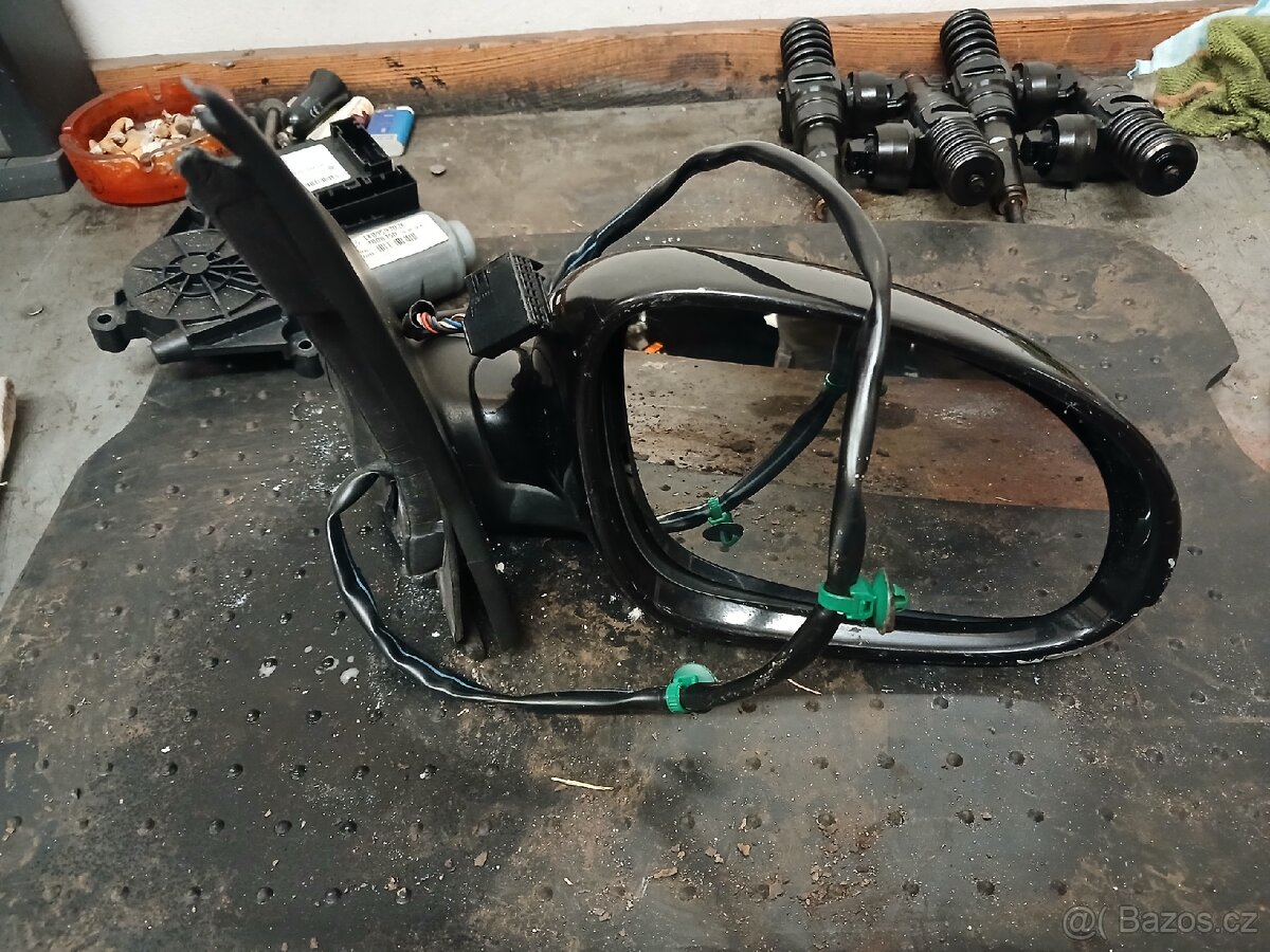 Vw Golf 5 pravé zrcátko a Moturek stahování oken - 4