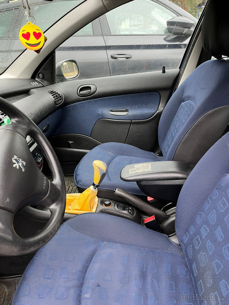 Peugeot 206, 1.1 benzín, r. 2001, pojízdný, bez STK - 4