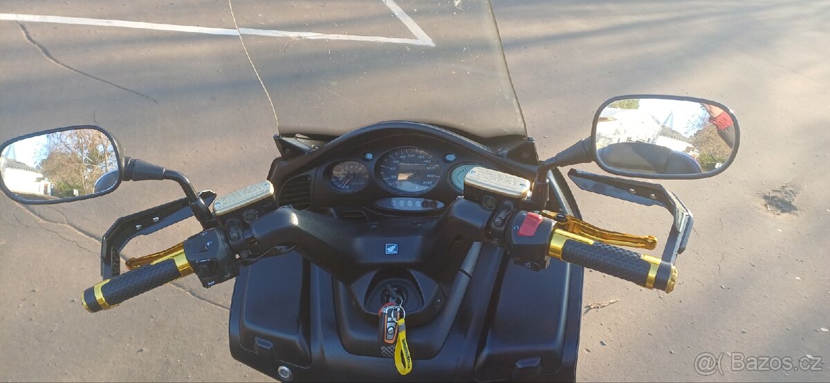 Honda Silver Wing FJS 400 - 4