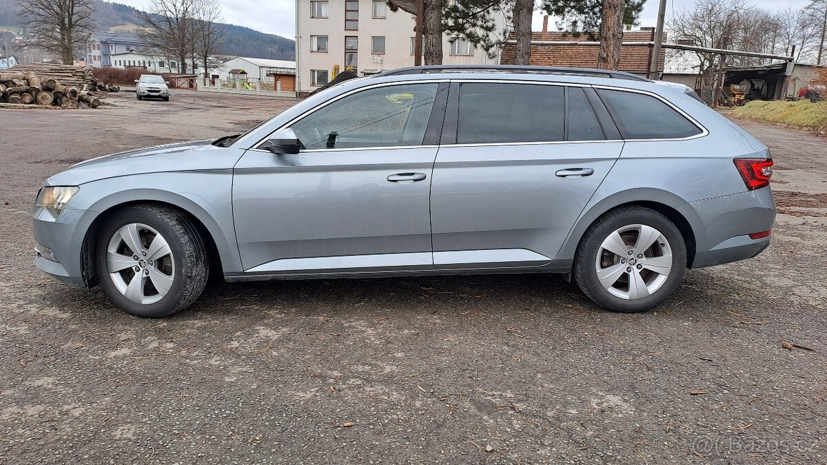 Škoda Superb 1.6 CR TDI Comfort+ NAVI - 4