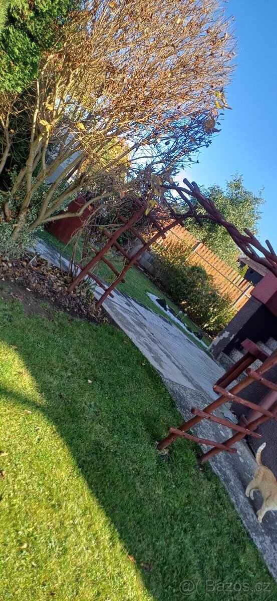 RD dům 2 bytové jednotky + velká půda Rovensko pod Troskami - 4