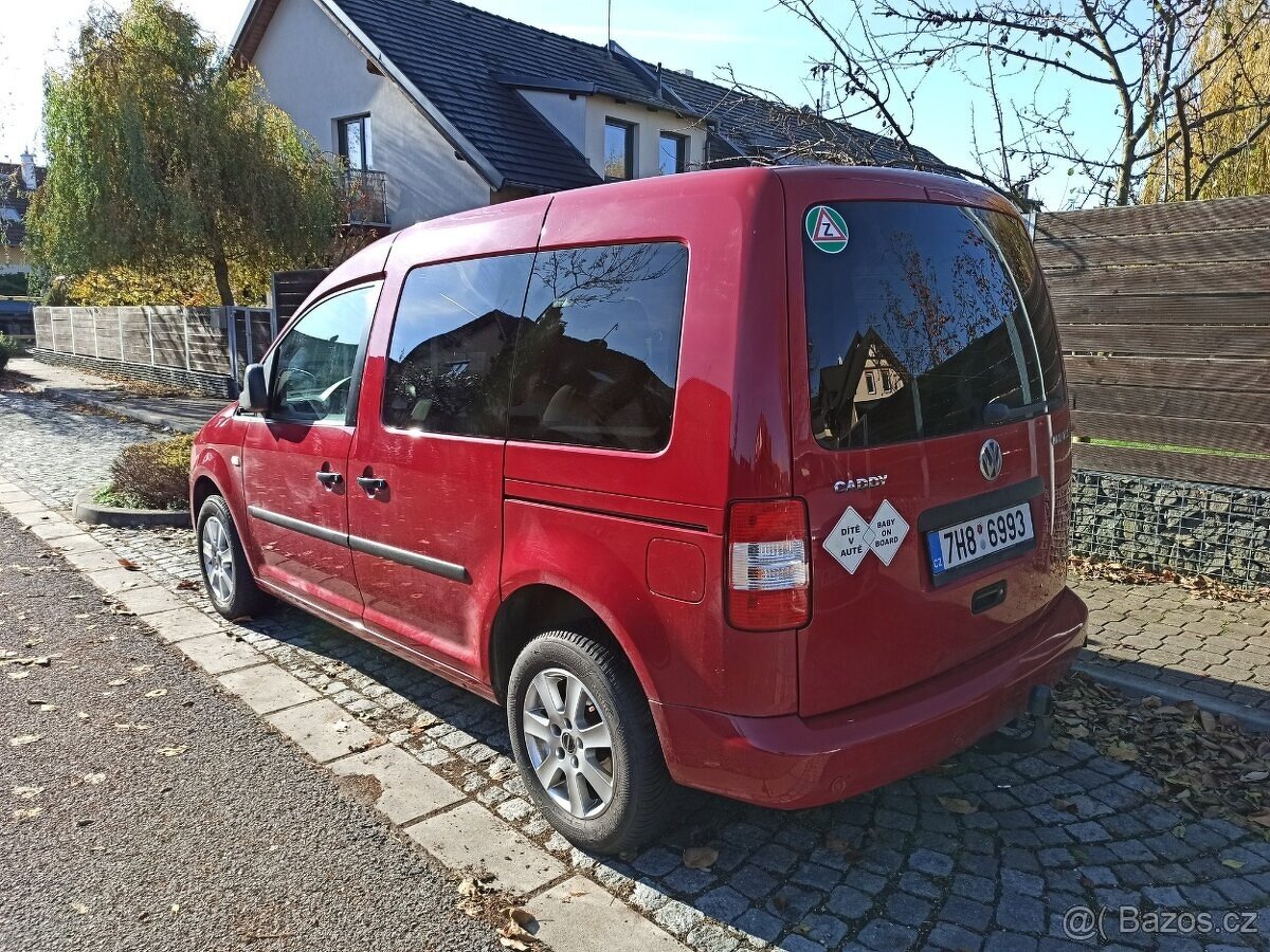 VW CADDY LIFE, 1,9 TDi, 77kW, rodinné auto - 4