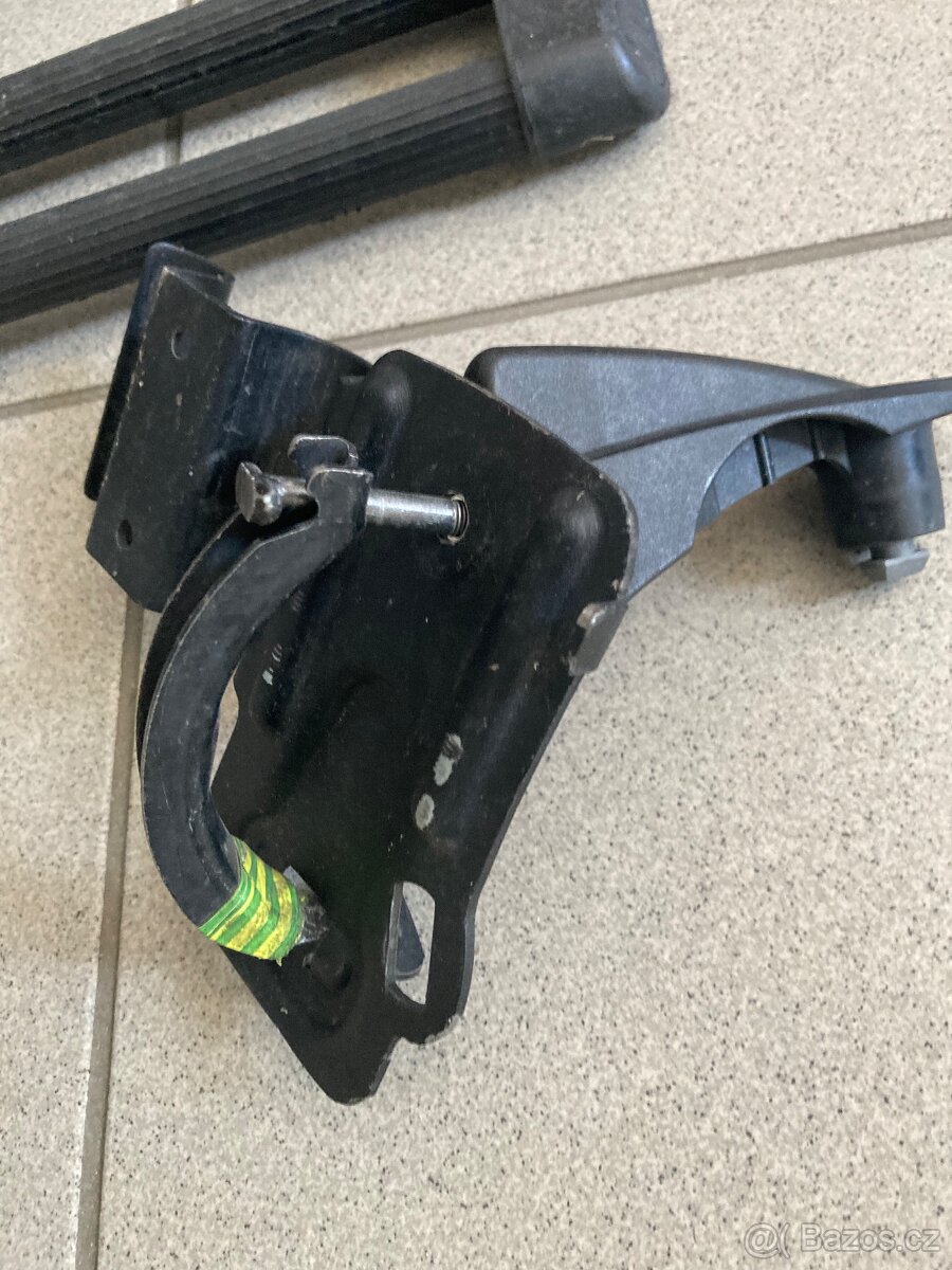 Prodám 4 střešní nosiče kol Thule - 4