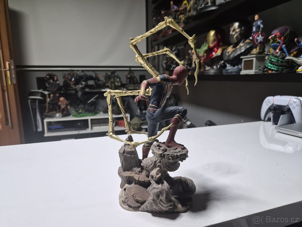 Socha Spider-Man - infinity WAR - Diamond Select - 4