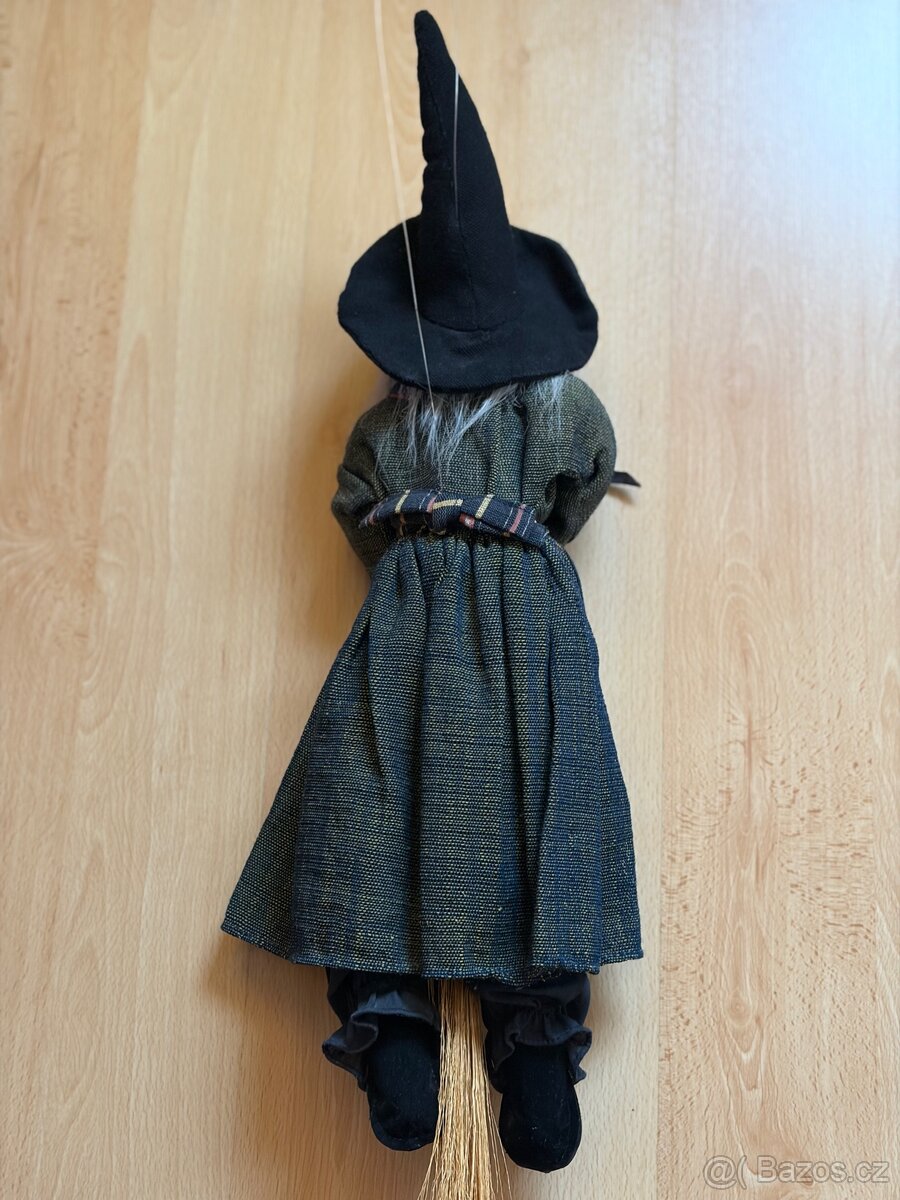 Závěsná čarodějnice na koštěti 54 cm - 4