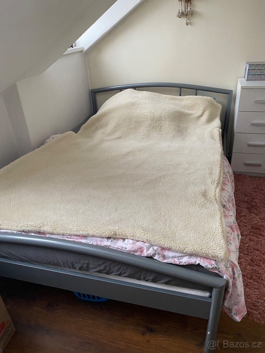 Komody a postel - 4