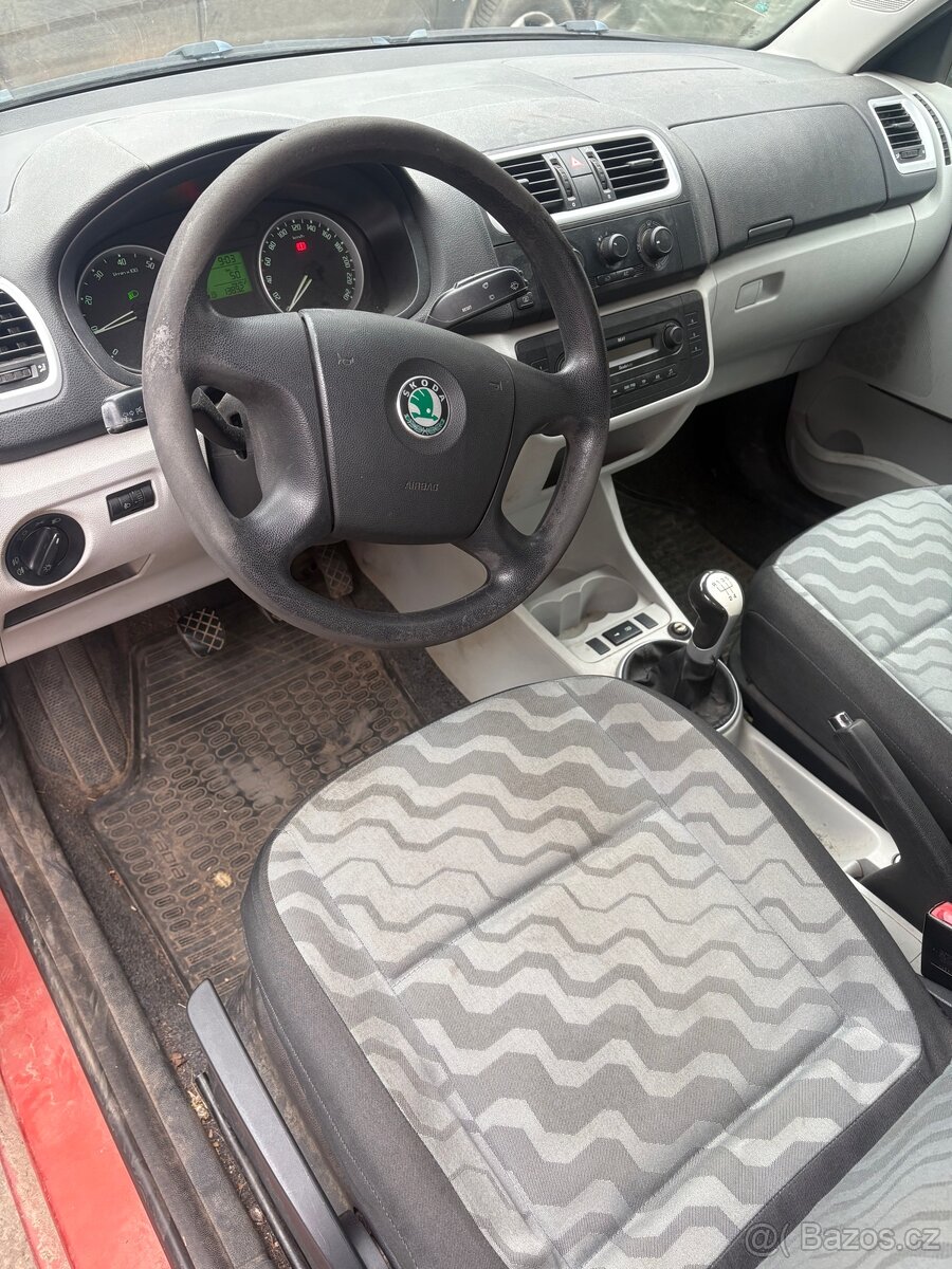 Škoda Fabia 2 cely vůz po dílech - 4