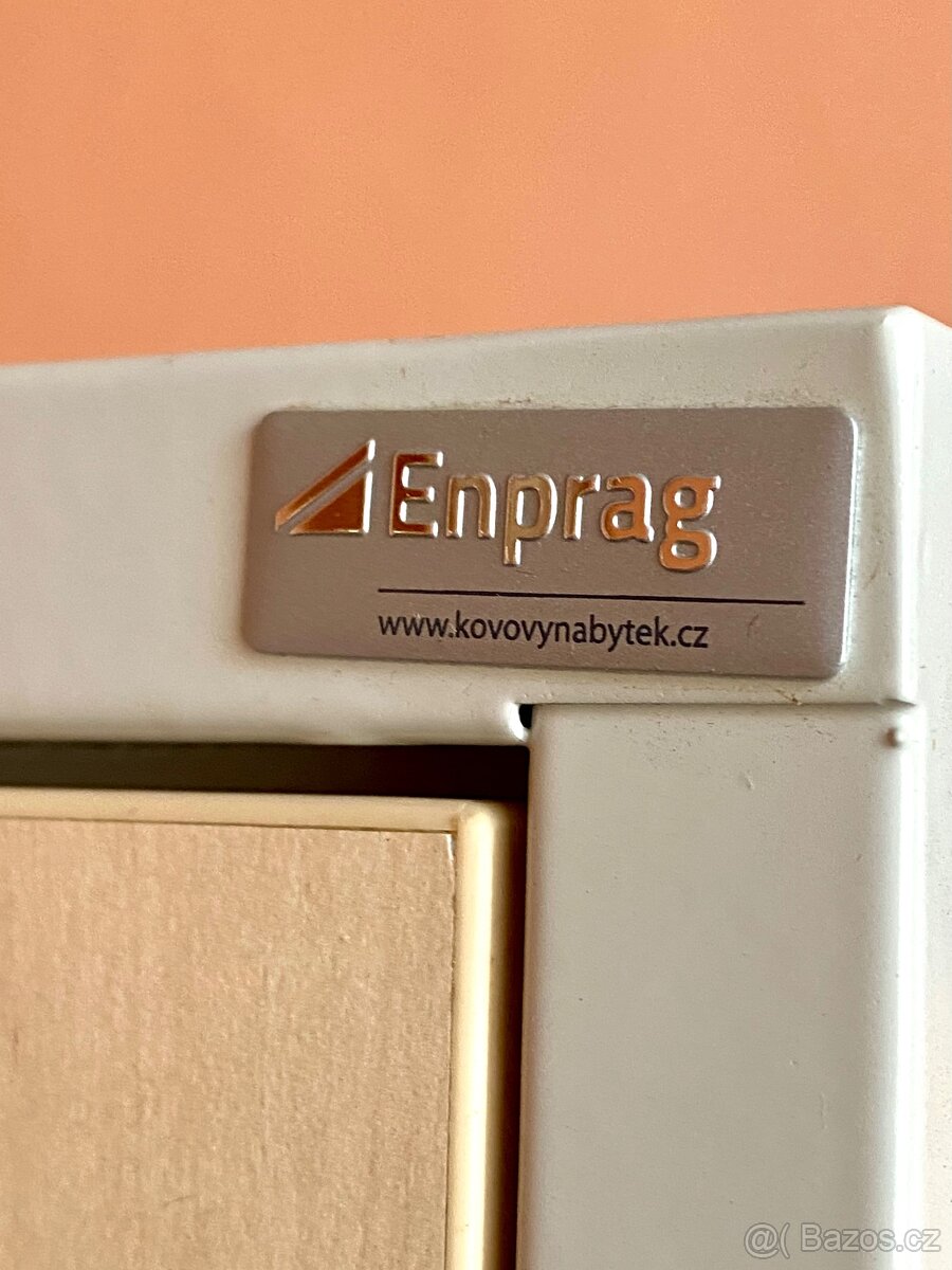 Šatní skříňka - 4