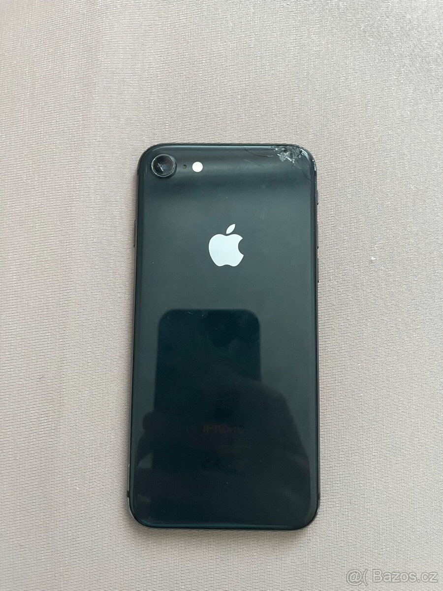 Apple iPhone 8 (64gb) - 4