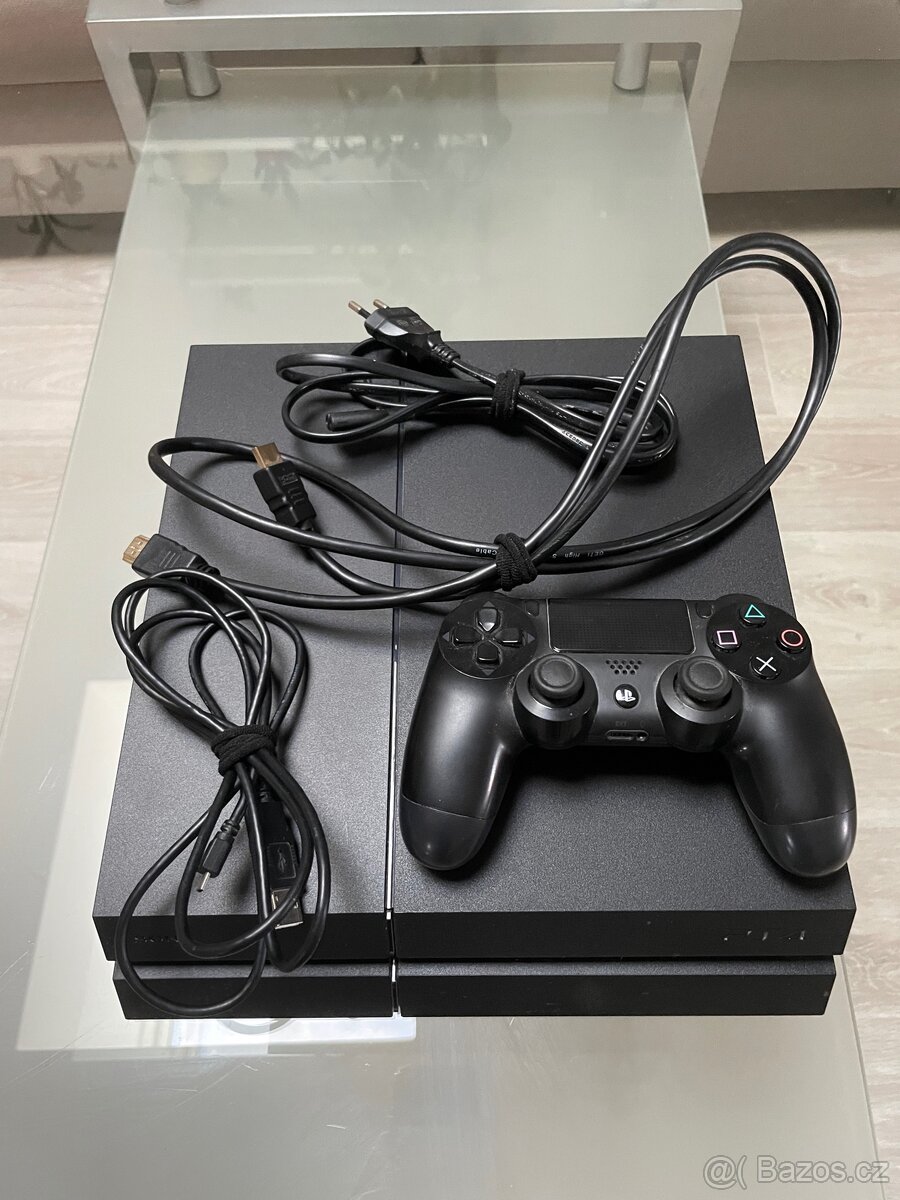 Playstation 4 500GB + Dualshock 4 + 4 hry - 4