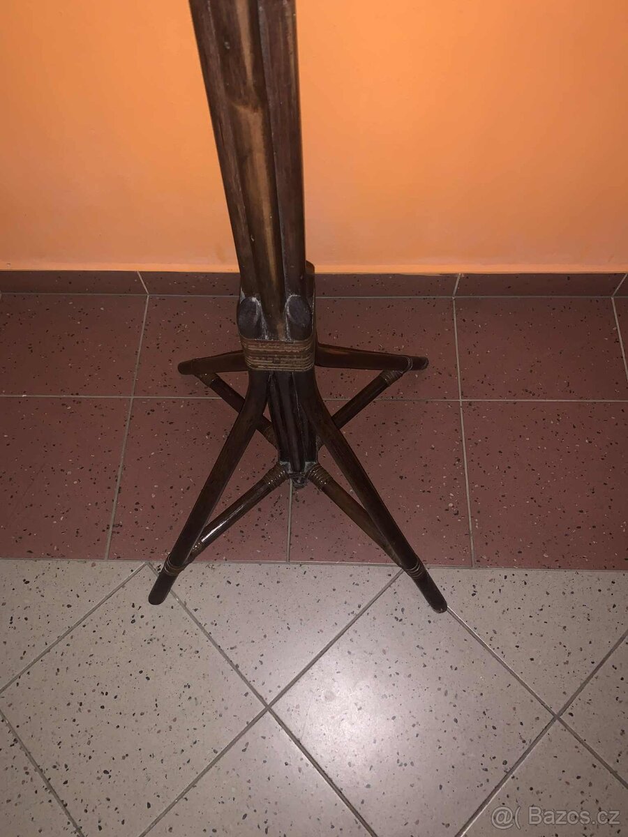 Dřevěný věšák na oblečení – Olomouc - 4