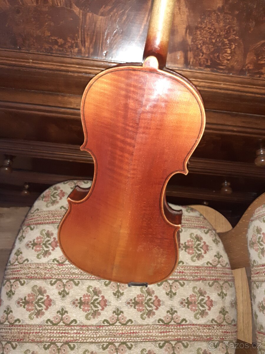 Housle Willy Köstler. - 4