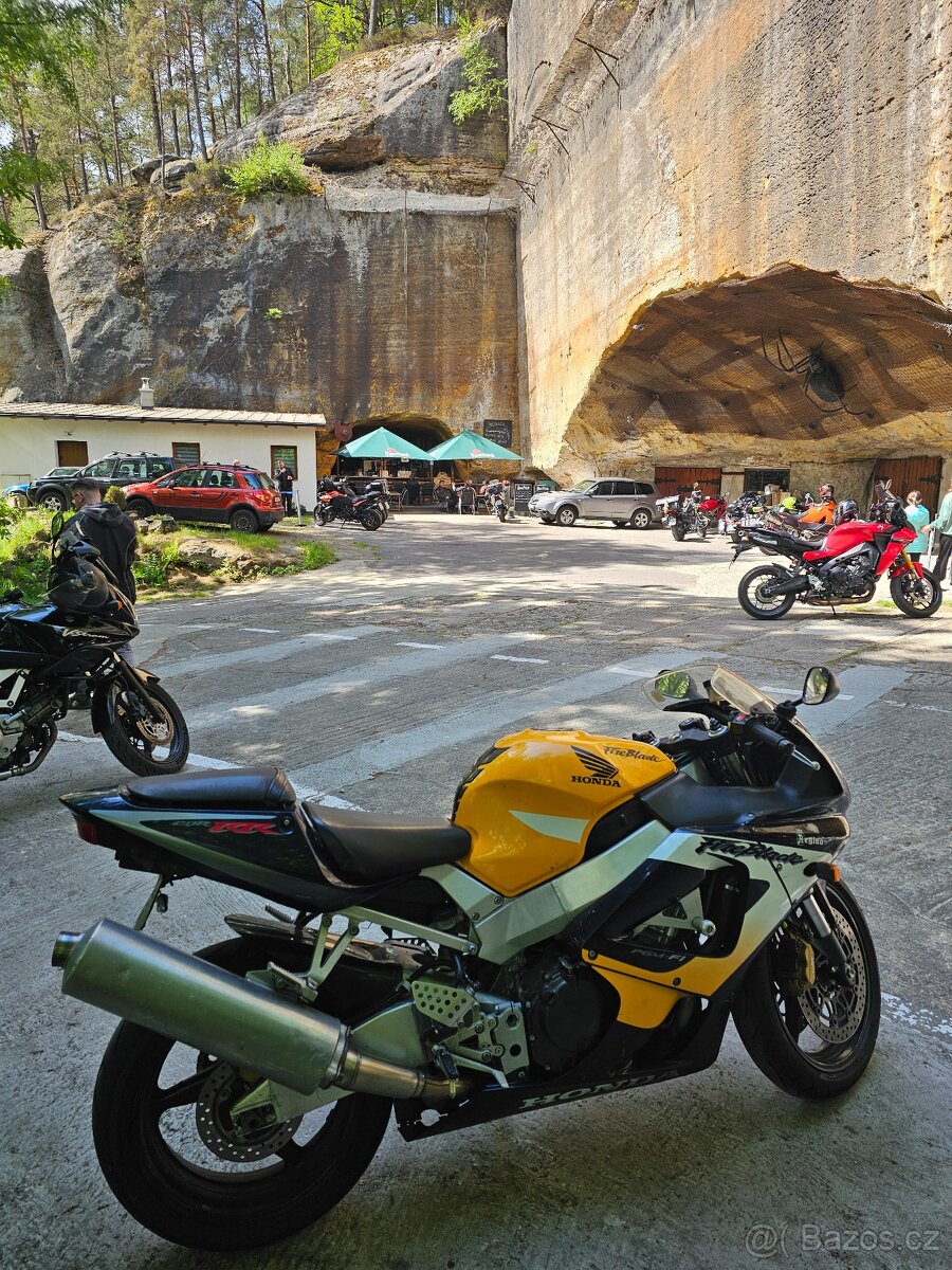 Honda CBR 900 RR - 4